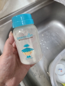 안쓰는 아기젖병 베이킹소다 담았어요