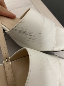 흰구두 스크래치 ㅠㅠ