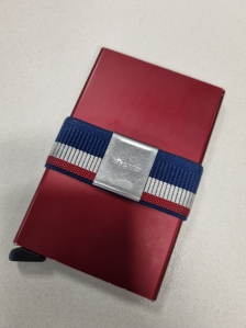 카드지갑은 유행타지 않는 기능성에 집중한 제품