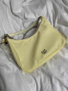 일부러 작은가방 들고다니기