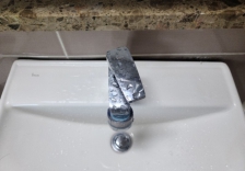 세면대 틈새 청소하기