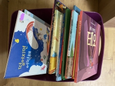 애들 재우고 책 정리 합니다