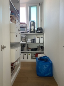 식료품 펜트리 정리했어요 : )