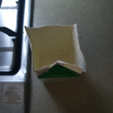 오늘도 다시.우유팩을 씻어요