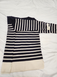 옷 예쁘게 개서  바나나박스에  정리수납했어요