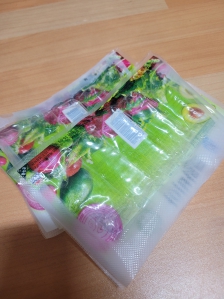 맛살봉지도 씼어서 말렸더니 깨끗해요. 비닐이 은근 두꺼