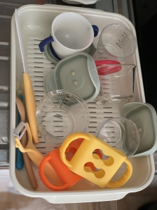 이유식기 건조대 대용으로 물빠짐 트레이 활용했어요