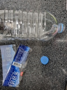 라벨 떼고 분리수거해요 !