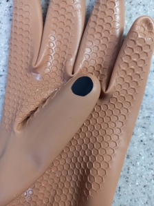 구멍난 고무장갑