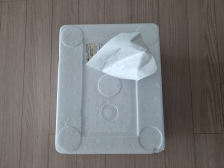 아이스박스 테이프와 송장 제거하기