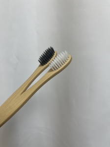 저희 집은 대나무 칫솔 사용해요