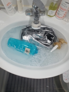 샴푸통 버리기전 통에묻은 샴푸(중성세제) 어떻게쓰시나요