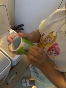 아이와 함께 라벨제거 분리배출해요~