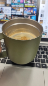 텀블러 사용하여 커피마시기