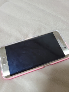 휴대폰과 보조배터리 기부했습니다