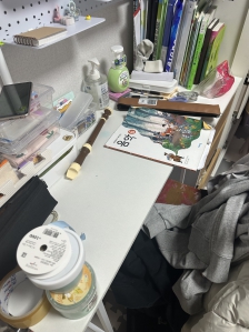 책상 정리 했어요