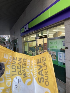 장바구니 들고 편의점 다녀왔어요