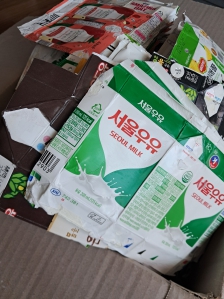 우유팩 정리해 보내요^^