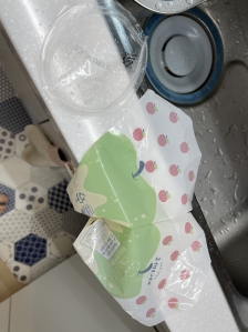 비닐 포장 깨끗이 씻어 분리배출해요.