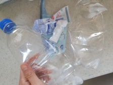 패트병 라벨 뗐어용!!