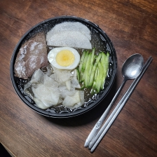 늦은 저녁, 냉면 주문