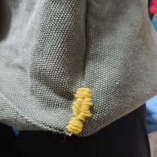 가방 찢어진 곳 수선했어요