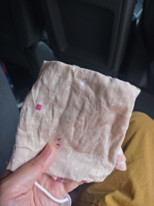 손수건 사용합니다