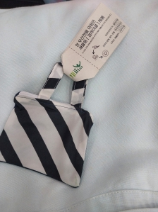 폐우산 기부하고 새활용된 가방이예요.