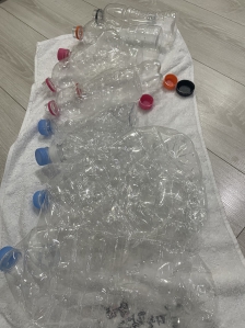 쓰레기줍기한 것중 생수병을 씻었어요