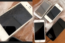 액정 깨진 스마트폰과 오래된 피처폰도 하나 보냈습니다