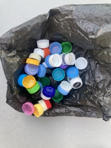 페트병 뚜껑 옥상 에서 씻어놓고 말리기 처음 챌린지