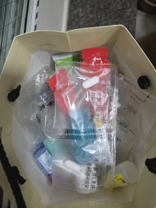 약국에 전달하러 갑니당