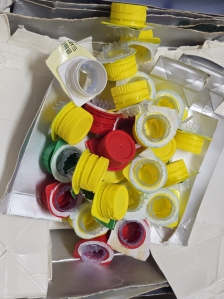 페트 뚜껑도 분리배출합니다