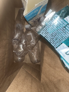 페트병의 라벨들을 하나씩 제거했어요 !