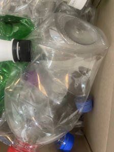 페트병 라벨제거 후 압축 :)