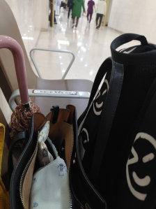 고대재활 외출엔  손수건~