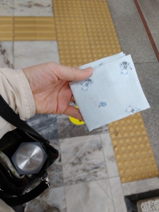 외출엔  무조건  챙겨요