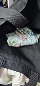 항상 가방에 손수건을 넣고 생활화해요