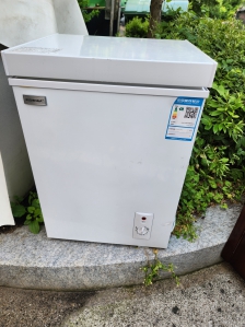 작은 냉동고입니다