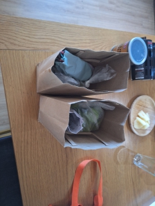 학생들에게  직접 농사지은 농산물기부