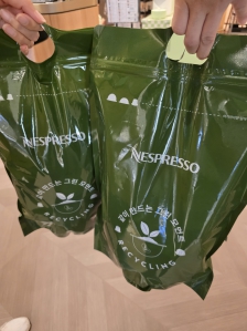 네스프레소 커피 캡슐 전달