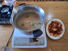 직접 포장해온 칼국수로 소상공인 회복에 동참~