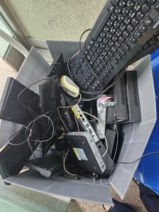 쌓였던 폐가전 다 정리했습니다.