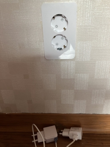 휴대폰 충전기 빼놓기