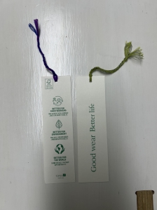 옷 상표택으로 책갈피 만들어요