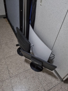 모니터 3개 무상수거 신청했습니다~ 