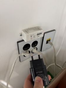 안 쓰는 전기코드 빼기