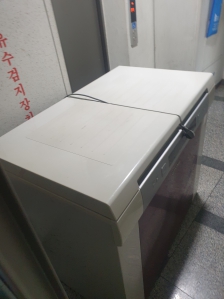 김치냉장고 배출