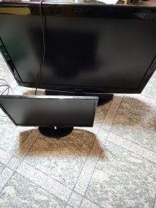 큰TV/작은TV 배출