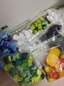 회사 동료들과 병뚜껑 모았어요